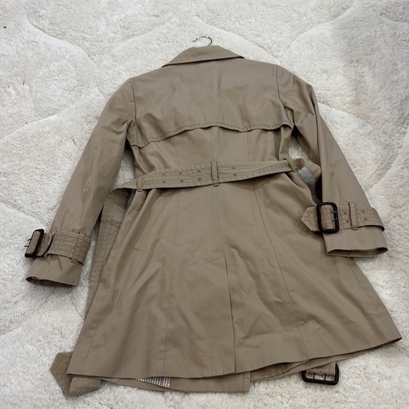 Beautiful Banana Republic Trench - Picture 2 of 2